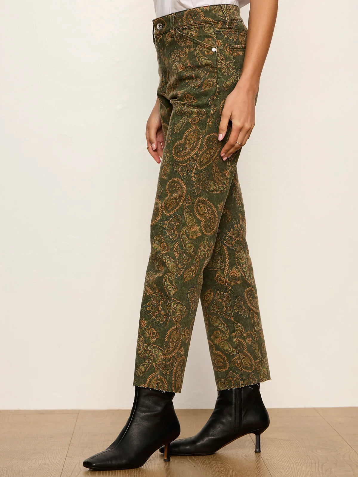 Cadence 90's Straight Crop