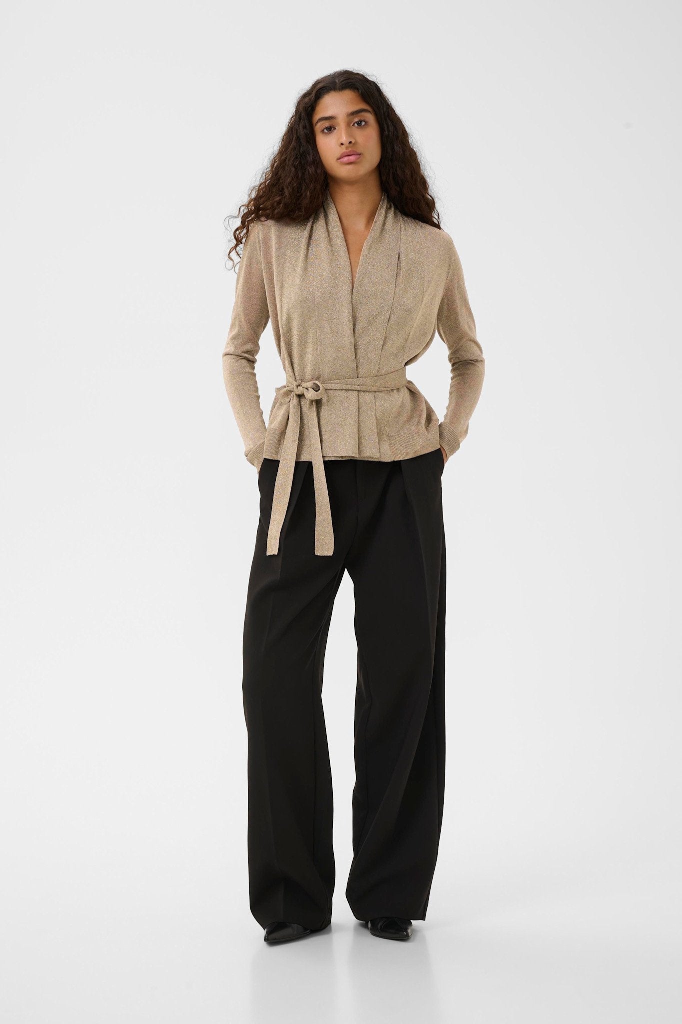 thani-short-cardigan