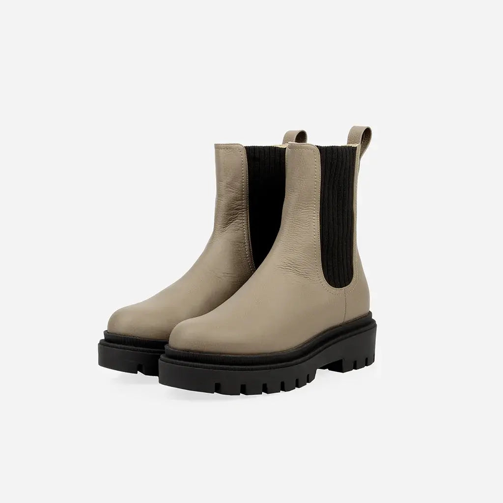 the-alpine-chelsea-boot
