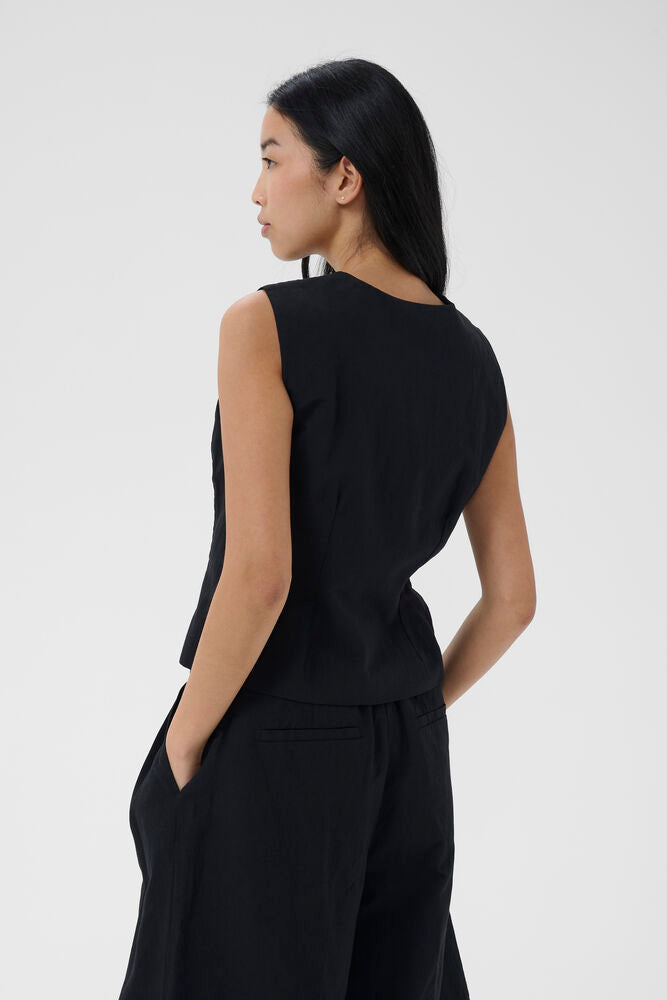 Benitta Vest