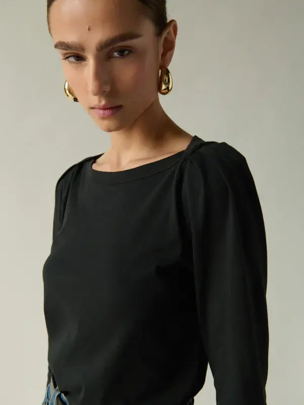 amelie-envelope-neck-top