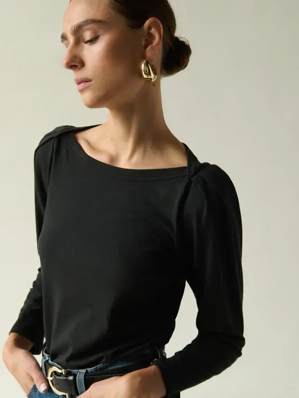 amelie-envelope-neck-top